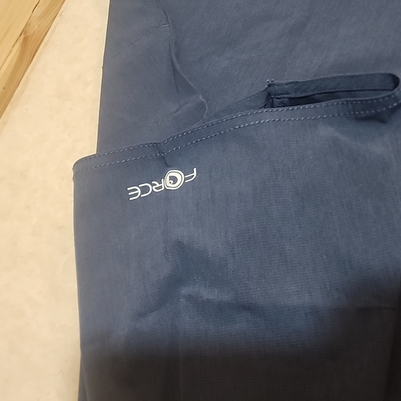 Carhartt Force v neck top NWT Large - Picture 6 of 6